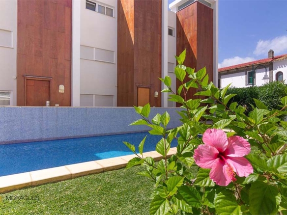 Edificio con piscina